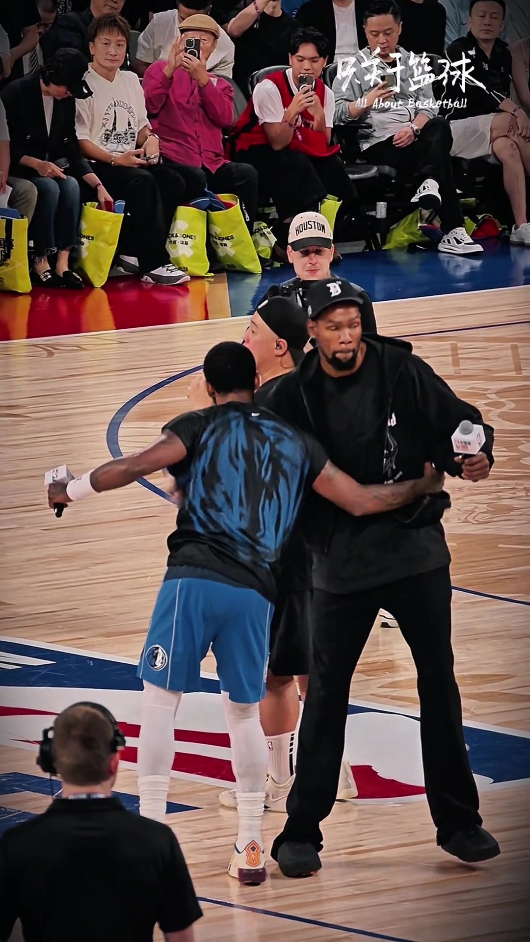 再见已是对手！欧文和杜兰特在NBA中国赛上相互致意